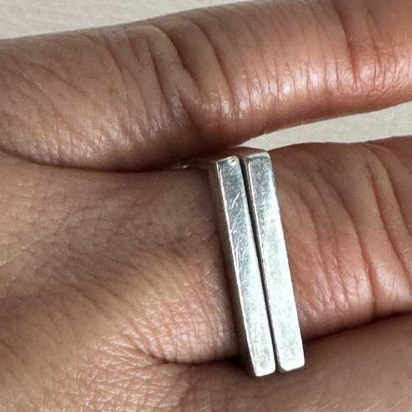 Gucci Sophisticated Silver Ring with Timeless Elegance - Picture 12 of 13